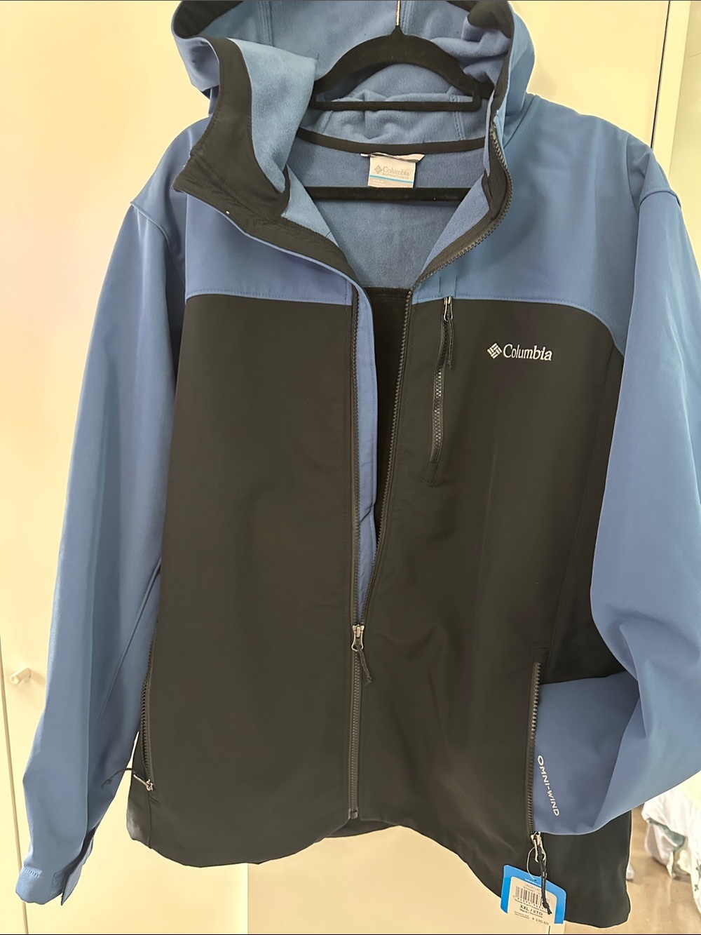 Columbia Two-Tone Blue and Black Performance Softshell Jacket